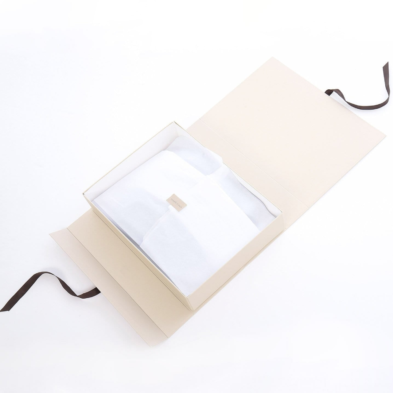 Caja de embalaje con forma de libro de lujo para vestido con cinta